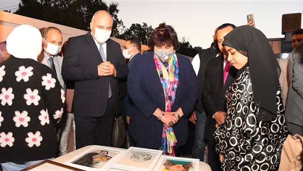 وزيرة الثقافة تفتتح
