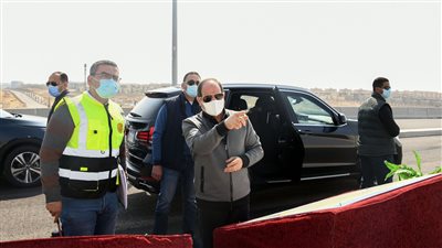 السيسي يوجه بتنفيذ أكبر قدر من التوسعة بالطرق والمحاور الجديدة بالقاهرة لتحقيق السيولة المرورية