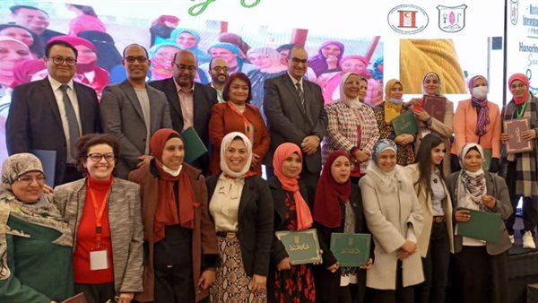  تكرم أوائل الخريجين