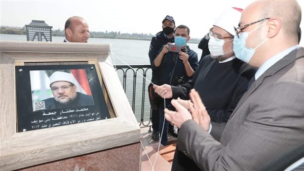 محافظ بني سويف ووزير