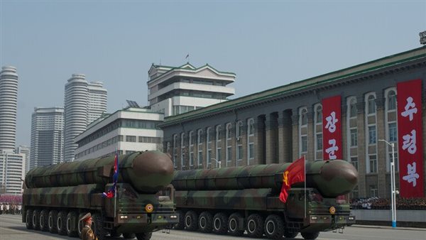 صواريخ خلال عرض بكوريا