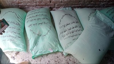 ضبط 5 أطنان دقيق مجهول المصدر داخل أحد المخازن بسوهاج