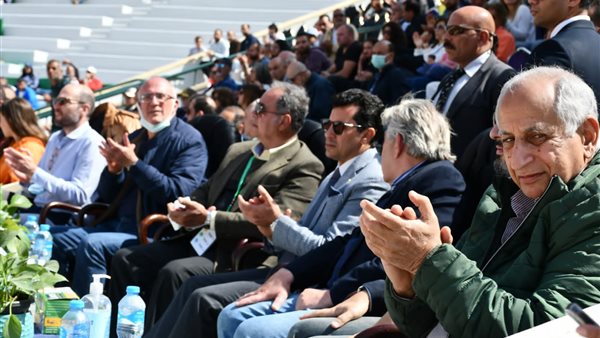 وزير الرياضة يتابع