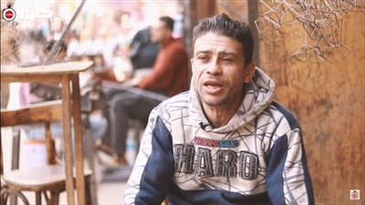 صانع فوانيس رمضان بالدرب الأحمر: الاستيراد وقف شغلنا 4 سنين.. وبقيت أعمل الفانوس حسب مزاج الزبون| فيديو