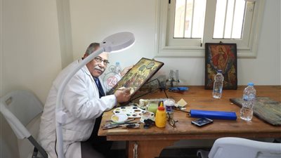 جميعها عضوية وغير كيميائية.. خبير يكشف مواد ترميم الأيقونات القبطية 