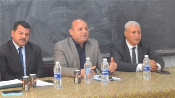 السكرتير العام يعقد