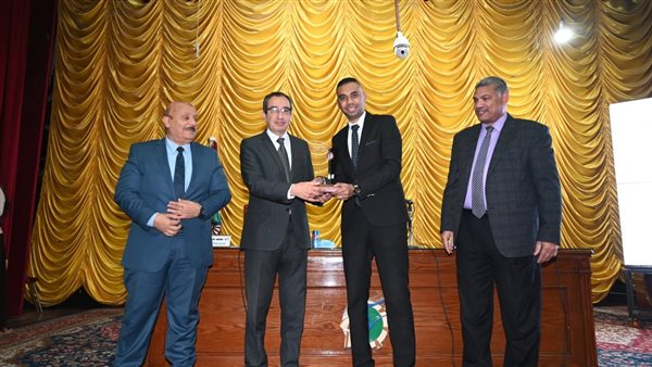 رئيس جامعة الفيوم