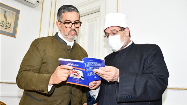 وزير الأوقاف مع السفير