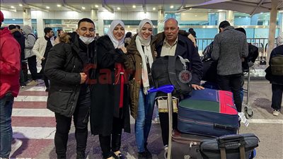 مطار القاهرة يستقبل الطلاب العائدين من أوكرانيا.. وإحدى الطالبات: كنت عايشة تحت الأنقاض | بث مباشر