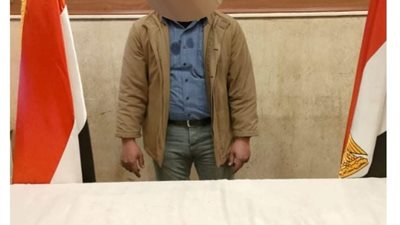 القبض على عاطل انتحل صفة أمين شرطة لسرقة المواطنين بعين شمس
