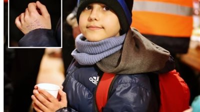 رحلة البطل وحيدا.. أسرة أوكرانية تدفع صغيرها للهروب من الموت إلى بر الأمان بسلوفاكيا | صور 