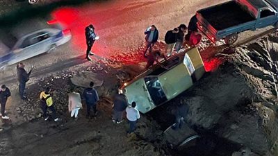 سقوط سيارة داخل حفرة بمدينة بورفؤاد في بورسعيد | صور وفيديو 