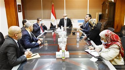 وزير الإسكان يستعرض خطة طرح وحدات للمصريين بالخارج