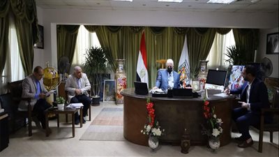 محافظ جنوب سيناء يبحث مشكلات مالكي الفنادق والمستثمرين