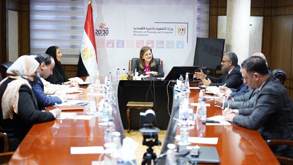 وزيرة التخطيط تلتقي