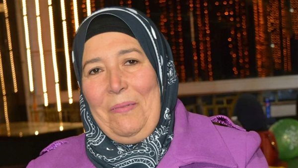 الطالبة عزة الشحات