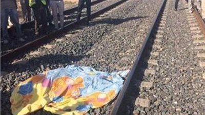 تحولت جثته إلى أشلاء.. مصرع شخص صدمه قطار ببني سويف | فيديو