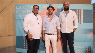 العرض الأول لفيلم حامل اللقب يرفع شعار كامل العدد في مهرجان الأقصر للسينما الإفريقية