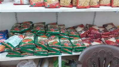 استيلاء على سلع تموينية.. ضبط 220 كليو سكر وأرز و120 زجاجة زيت في الأقصر