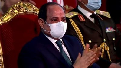السيسي يتأثر بالبكاء خلال عرض يُجسد قصة بطل بالندوة التثقيفية احتفالًا بيوم الشهيد | بث مباشر