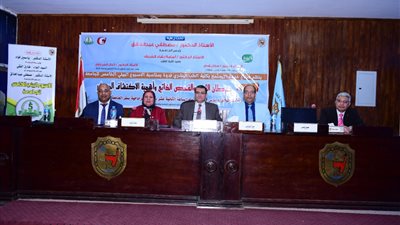 ندوة تثقيفية عن أورام الثدي بطب بشري سوهاج | صور