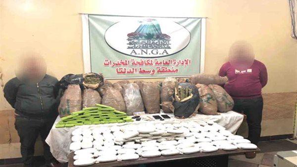 متهمين بحوزتهم مخدرات