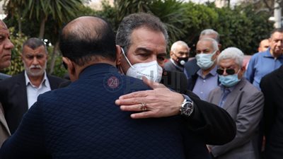  غياب نجوم الفن عن جنازة شقيق الفنان أحمد عبد العزيز