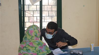 الكشف على 440 حالة ضمن قافلة طبية مجانية بنجع حمادي