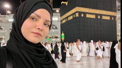  إيمان الحصري خلال أداء مناسك العمرة: اللهم عوضني خيرًا مما فقدت