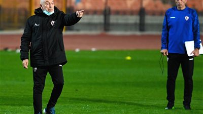 فيريرا يلقي محاضرة على اللاعبين.. وعبد الشافي يؤدي المرحلة الأخيرة من التأهيل