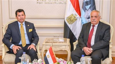  العربية للتصنيع ووزير الشباب والرياضة يبحثان الاستخدام الأمثل للطاقات التصنيعية المتطورة