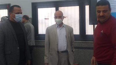 رئيس مدينة كفر شكر يتفقد الإدارات الخدمية ويشدد على إنهاء طلبات المواطنين 