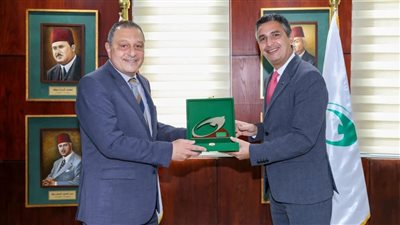 رئيس مصر للطيران: توفير كل التسهيلات للبريد لتقديم الخدمات المتطورة