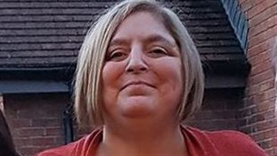 بريطانية تعتدي على والدتها في حفل خطوبتها.. ما السبب؟