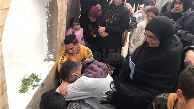 انهيار خطيبته.. أسرة اللاعب أحمد فتحي تتلقى واجب العزاء | صور وفيديو 