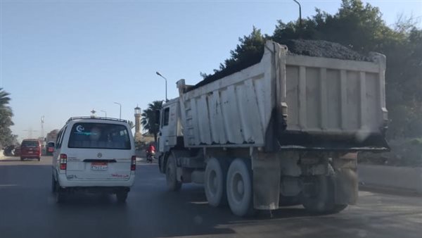 سيارة نقل مخلفات