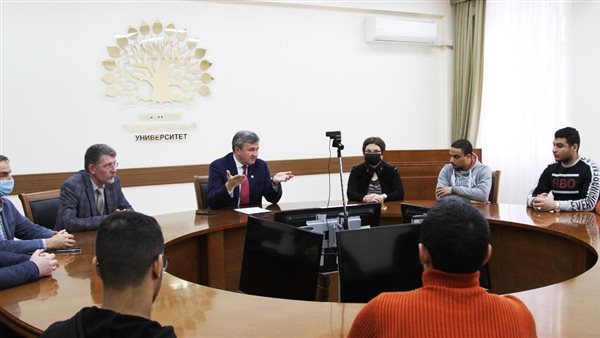 اجتماع رئيس جامعة