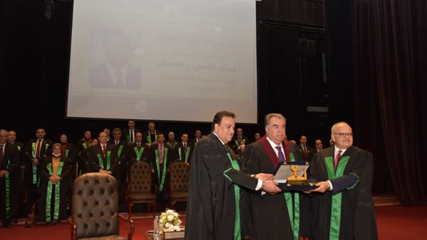 منح الدكتوراه الفخرية