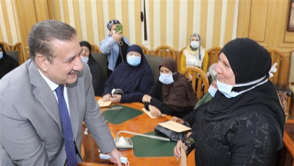 محافظ المنوفية وسيدة