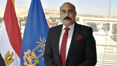 محافظ أسوان: التنسيق مع الجهات المختصة لتطبيق منظومة الشباك الواحد