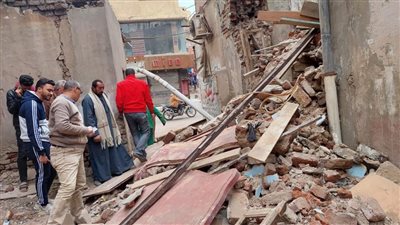 انهيار جزئي لعقار من طابقين بالوايلي.. وإجلاء أسرتين 