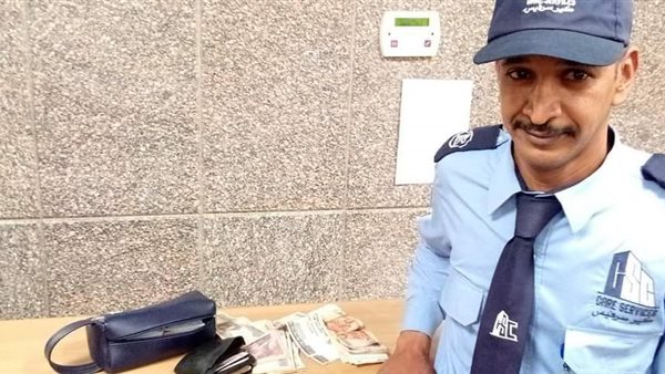 فرد الأمن بمستشفى