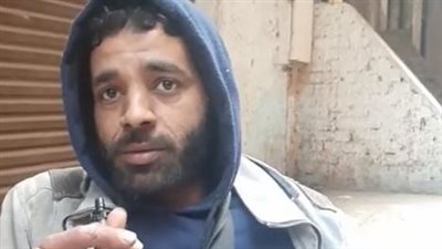 بث مباشر| رغم إعاقته يبيع المقشات بالمعادي.. الشاب أحمد: الشغل مش عيب ونفسي في تروسيكل 