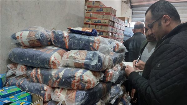 ضبط سلع غذائية مجهولة