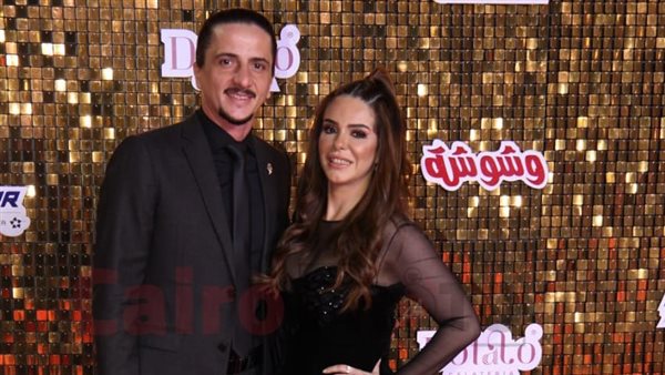 دنيا عبد العزيز وزوجها