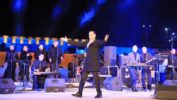 الفنان مدحت صالح