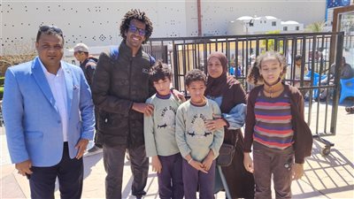 استجابة لـ القاهرة 24.. عضو مجلس نادي الرياضات البحرية بالغردقة يلبي طلب أم لـ3 أطفال من ذوي الهمم