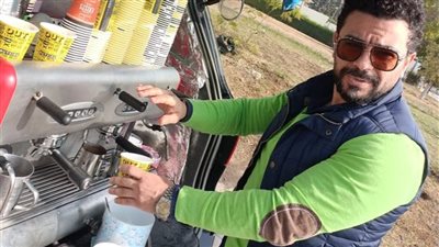 منهم كريم الحسيني.. نجوم الفن يتجهون لبيع المشروبات والطعام بالشارع أو الاعتزال | فيديوجراف