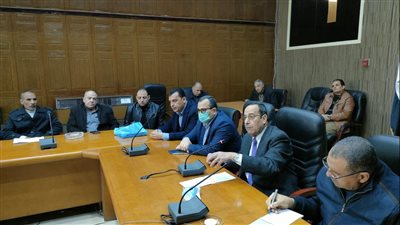 محافظ شمال سيناء في اجتماعه مع التجار: اتخاذ إجراءات لضبط ارتفاع الأسعار غير المبرر | صور