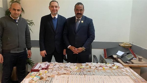 رجال الجمارك بالإدارة